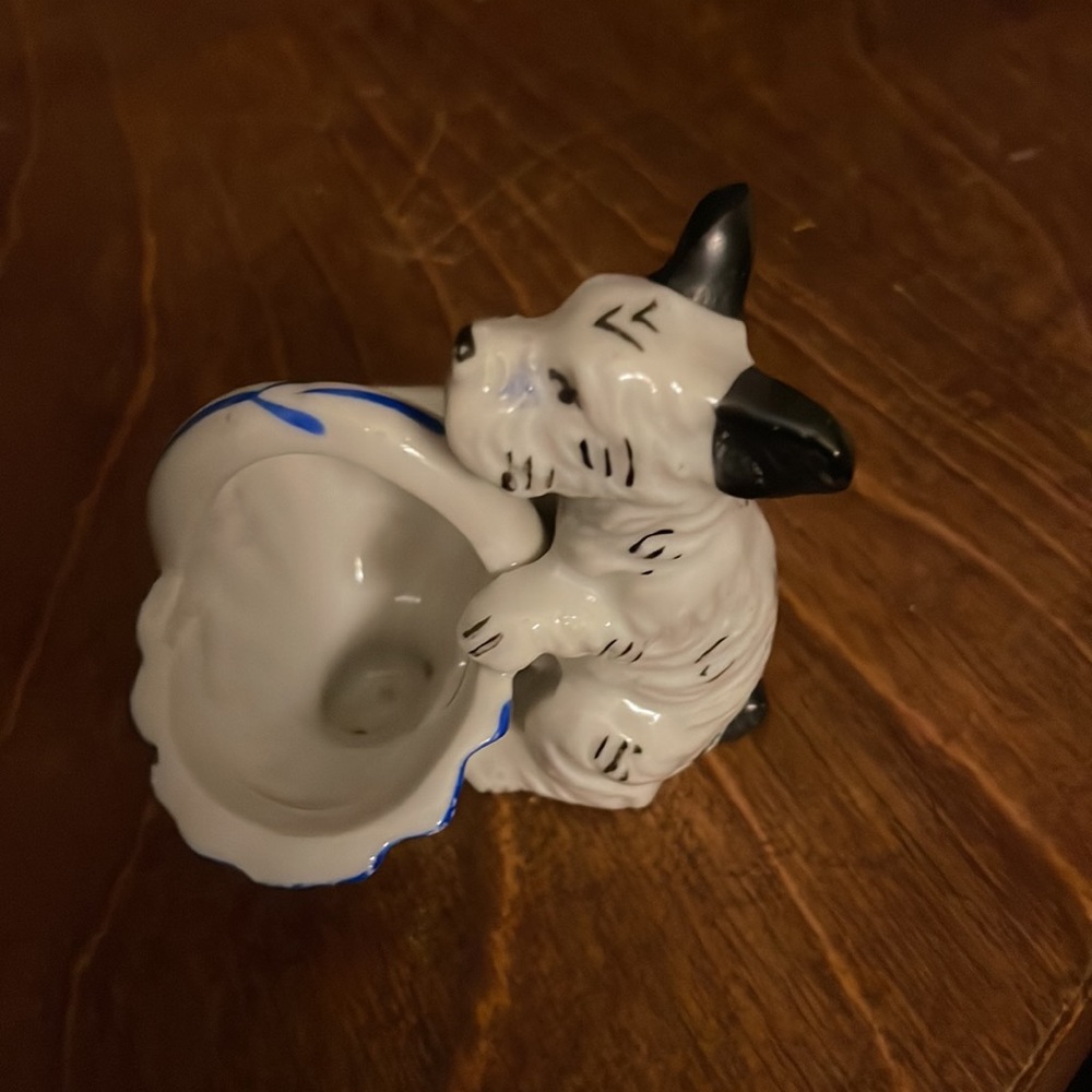 Small white terrier with basket for trinkets, rings or a flower. - Picture 2 of 3